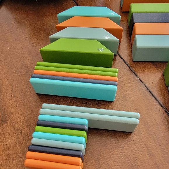 TEGU JUNGLE Magnetic Wooden Blocks Explorer Set of 40 Original Wood Building Box - Picture 3 of 5